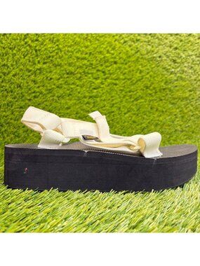 Teva Flatform Universal Womens Size 8 Cream Black Beach Outdoor Strappy Sandals